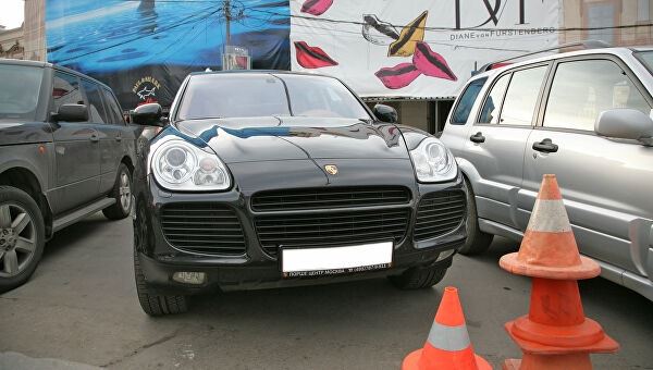 <br />
Богатые россияне спрятали свои автомобили от налогов<br />
