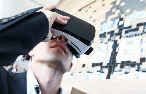 <br />
В России продали первую квартиру с использованием очков виртуальной реальности<br />
